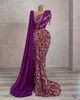 Stijlvolle paarse prom -jurken pailletten beadelende kwastjes feestjurken een schouderzijde split op maat gemaakte avondjurk