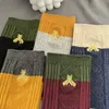 Długie skarpetki dla kobiet modne hafty haftowe, prosta środkowa rurka bawełniana sock