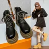 سميك سوليد مارتن في عام 2022 شتاء اسفنجة جديدة على الطراز البريطاني القصيرة البريطانية عالية الكعب أحذية لأحذية سلة للسيدات