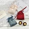 Emballage cadeau Sacs de velours de luxe avec chaîne de perles Biscuits de fête d'anniversaire de Noël Favoris Boîtes de bonbons Sachet de bijoux