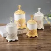 Bouteilles de stockage Pots en métal rétro avec couvercle ajouré Distributeur de céréales décoratif Coiffeuse Conteneur cosmétique Décoration de la maison