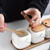 Bottiglie di stoccaggio Set di serbatoi per condimenti da cucina in ceramica con motivo in marmo in stile nordico creativo, copertura in legno, accessori per barattoli di spezie, saliera