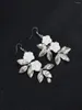 Coiffes à la mode pur blanc fleur cheveux bijoux argent femmes élégantes bandeau pour mariée coiffure accessoires de mariage boucles d'oreilles ensemble