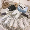 Lady Designer Casual Chaussures Triangle Semelle Épaisse Double Roue Nylon Baskets Femmes Blanc Toile De Luxe Bas Chaussures En Cuir LBN9