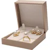 Bolsas de joyería Caja de regalo de cuero de PU para pulsera Collar de perlas Anillo Pendientes Contenedor Organizador de baratijas Bandeja de exhibición