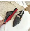 Slippers Flats Summer Flats Fashion Bughs مدببة إصبع القدم شريحة زفاف أحذية زفاف عرضية مصمم صندل كبير الحجم 43