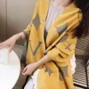 カシミア女性デザイナー新しいファッション秋/冬の暖かいショールスカーフホット服のコロケーション