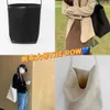 Designers väskor kvinnor Luxurys The Row Tote Crossbody Leather Bucket Half Moon Bag Crescent Underarm Shoulder Purse Gatk