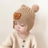 Berets Winter Kids Warflap Bomber Hat с помпонами мультфильм Bear Beanie Pilot Защита ушей мальчики девочки 6-48 месяцев сохранить теплую кепку