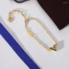 Pulseira de charme de designer de pulseira para mulheres jóias de luxo feminino links de amor de ouro Bracelets ladries V ornamentos BRACCIAE CHAIN338E