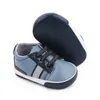 Eerste wandelaars babyjongens casual schoenen zachte zool baby coole sprots blauwe witte kleur mode sneakers