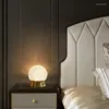 Tafellampen LED Crystal Lamp Home Slaapkamer Licht Luxe Bedside Bedide USB -lading Desktop Decoratie Projectie Romantische nachtlichten