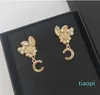 2022 Boucles d'oreilles pendantes de luxe de qualité avec motif de fleurs et diamants en plaqué or 18 carats avec cachet de boîte