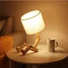 テーブルランプベッドルーム用ベッドサイドベッドルームリビングルームブックデスクランプリーディングLEDライトモダンな木製の北欧の学習ライト照明