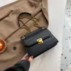Sacs de soirée petit rabat sac à bandoulière Vintage chaîne bandoulière pour femmes tendance cuir dames sacs à main couleur unie Simple messager