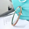 Luxurys diseñador pulseras de brazalete de la moda de la moda clásica brazalete para mujeres modas joyas encerman accesorios de moda elegante elegante buena buena