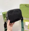 2022 Bolsas de crossbody Bolsas de c￢mera Bolsas de ombro de c￢mera z￭per vintage Letra de retalhos de couro genu￭no homem Mulheres