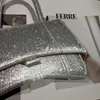 女性の高級デザイナーハンドバッグファッショントレンドダイヤモンド砂時計バッグフラッシュ湯たんぽハンドヘルド斜めショルダーバッグ工場低価格直接販売