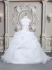 Abiti da sposa in organza senza spalline con lacci sul retro Abiti da sposa con strascico di corte in rilievo