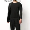 Men's T Shirts Miyake Homme Lssey Plisse Pleated Fabric Top Loose Round Neck Versatile Leisure Vertical Grain Men's Fashion Long Sleeve