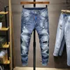 Jeans da uomo slim fit strappati elasticizzati Pantaloni con spruzzi di vernice alla moda Pantaloni in denim con foro invecchiato autunnale