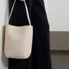 The Row bags Cuir Automne et Hiver Grande capacité Banlieusard Une épaule Sac fourre-tout pour femme Petit sac seau design Luxe léger et sens élevé