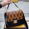 Alışveriş Çantaları Tasarımcı Omuz Kadın Kabartmalı Mektup Baskı Çanta Deri Lüks Crossbody Kova Kadın Messenger Cüzdan 220408