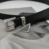 Klasik Tasarımcılar Kadınlar İçin Kemerler Lüks Deri Unisex Metal Mark Mark Man Belt İğne Tokası Metal Kolye Mektubu P22111107