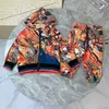 Hochwertiges Kinderbekleidungsset für Jungen und Mädchen im Frühlings- und Herbststil, neue Jacke, Kapuzenjacke, Hose, zweiteiliges Set