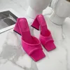 Sandálias 2022 Slippers de verão Triângulo de moda Strange High Heels Mules Mulheres Praça dedo Slip On Party Nightclub Shoes 188 ZDH