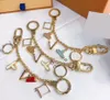 Moda Tasarımcısı Anahtarlık Marka Anahtar Toka Çiçek Mektup Anahtarlık El Yapımı Altın Anahtarlıklar Bayan Çanta Kolye