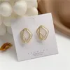Mode Shell Email Stud -oorbellen voor vrouwelijke trendy sieraden ongebruikelijke asymmetrische oorbellen