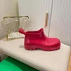 Nova moda botas designer de luxo geléia sapatos ao ar livre quentes mantendo sapatos de chuva curtos sola grossa doce cor cabeça redonda antiderrapante à prova d'água masculino e feminino mesmo 36-45