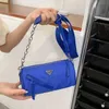 Sac à main en tissu de nylon femmes 2022 nouvelle tendance fronde une épaule Messenger sac simple chaîne large épaule ceinture oreiller sac