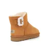 2023 Nouvelle marque Designer Uggitys Boots Snow Ugglie Bouton ￠ bylindre Low Cylinder d￩corer les bottes de laine Fashion Wggs Winter Chaussures chaudes pour les femmes et les hommes 3352 Bottes de chevalier