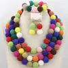 Collares pendientes Encantador collar de bolas de plástico púrpura Pendientes Pulsera Granos de boda africanos Conjunto de perlas simuladas LC042