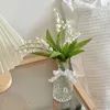 花嫁の花束の装飾ショット小道具に使用される谷の装飾花の結婚式