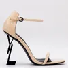 디자이너 샌들 럭셔리 최고 수준의 특허 가죽 포인트 8cm10cm 하이힐 새로운 패션 여자 원 스트랩 파티 신발 브랜드 섹시한 드레스 신발 금속 편지 웨딩 신발