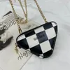 Modeontwerper Triangle Cross Body Bags Handtassen Lady Koppeling Coin Purse Dames Luxe Glanzende Patent Leather Chains Schouder hoofdtelefoonzak