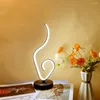 Bordslampor enkla moderna spiral led lampa metall sovrum sovrum skrivbord ljus hem levande studie rum ögonskydd läsnatt