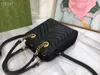 Yeni lüks kadın çanta tasarımcısı çanta moda kapitone dikiş şeritli çanta çantasının dikey zincir kare çantası mini tek omuz crossbody çantaları