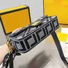 Shoppingväskor axel designer crossbody kvinnor handväska klassisk f bokstavmönster kvinnor på mode korskropp med siden halsduk