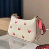 Новая сумка для плеча Coabag Love Heart Pattern Женская дизайнерская сумка подмышка для сумочки сумочка кроссбатовая мода Hobo 2 дизайнеры кошелек кошелек 220902