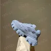 2023 MENS VROUW CASUAL SCHOENEN platform schoenen tbtgol Cloudbust Thunder Sneakers Runner Trainer Outdoor Shoe Knit Fabric Low High Top Light Rubber