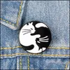 ピンブローチファッション猫ピンブラックホワイト2匹の猫ブローチエナメル自閉症バッジカスタムバッグ服ラペルピンパンクジュエリーギフト博士dh07r
