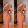 Sexy arabische Abschlussballkleider eine Schulter Illusion Langarm Pfirsich Kristallperlen Meerjungfrau Abendkleid Party Festzug formelle Kleider Plus Größe Bodenlänge