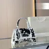 여자를위한 낙서 모래 시계 가방 Luxurys 어깨 가방 편지 Crossbody 클래식 스트리트 트렌드 Ins 핸드백 지갑 지갑 상자 포함