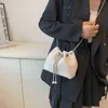 borsa a secchiello con coulisse super fuoco borsa da donna in velluto a coste di minoranza con una borsa a tracolla a tracolla