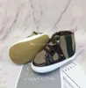 Babyskor första vandrare pojkar flickor mjuk sula spjälsäng antislip designer småbarn sneakers 0-18m barn spädbarn barn sko223g ymj