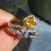 Bröllopsringar Super Bright Imitation Ascher Yellow Crystal Ring Classic Royal Topaz Princess Square Zircon Micro-inlaid Borrar Handsmycken